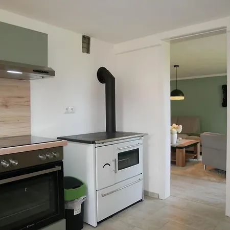 Juule In Ruhiger Lage, Terrasse, Wlan Holiday home Krummin